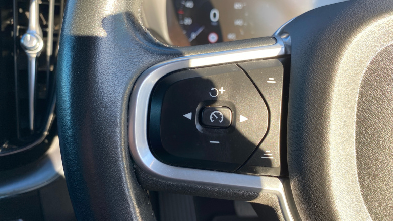 Volvo Xc60 2.0 B4D Momentum 5dr Geartronic Diesel Estate